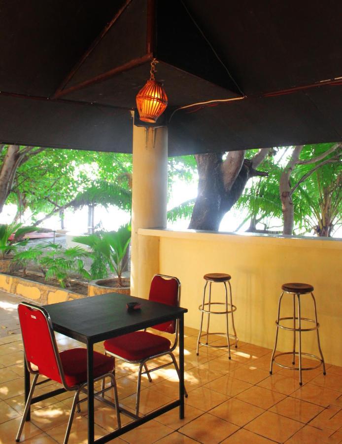 Fx72 Beach Resort Maumere Bagian luar foto