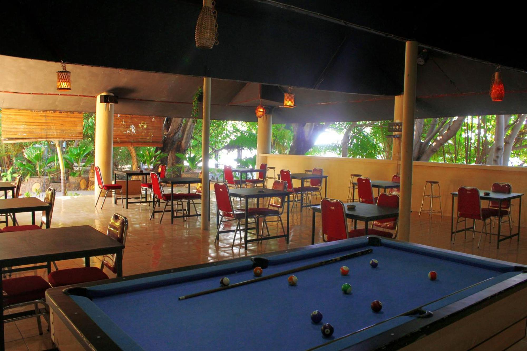 Fx72 Beach Resort Maumere Bagian luar foto