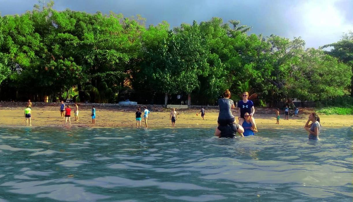 Fx72 Beach Resort Maumere Bagian luar foto
