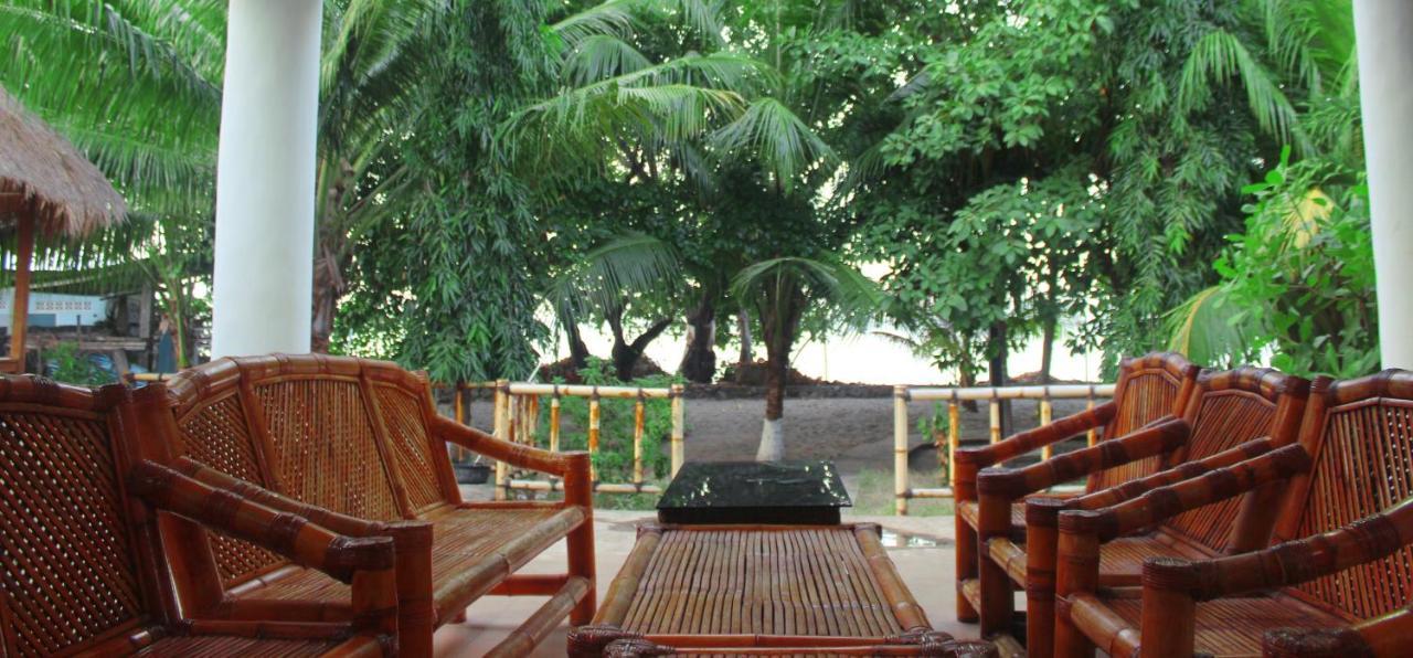 Fx72 Beach Resort Maumere Bagian luar foto