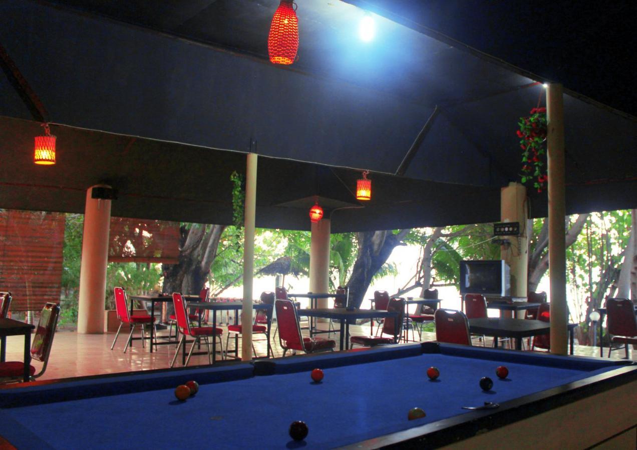 Fx72 Beach Resort Maumere Bagian luar foto