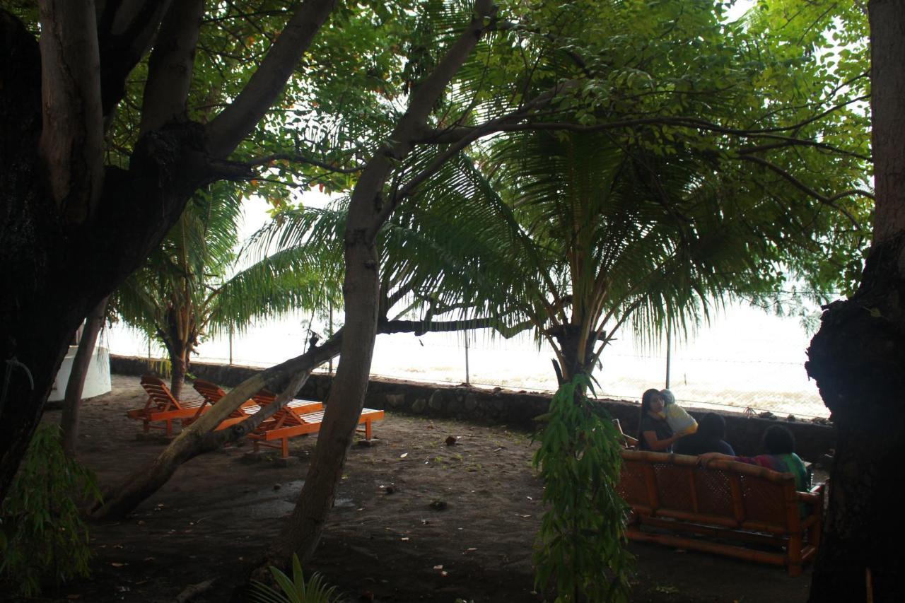 Fx72 Beach Resort Maumere Bagian luar foto