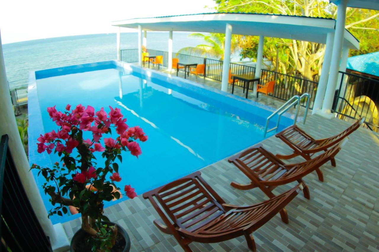 Fx72 Beach Resort Maumere Bagian luar foto
