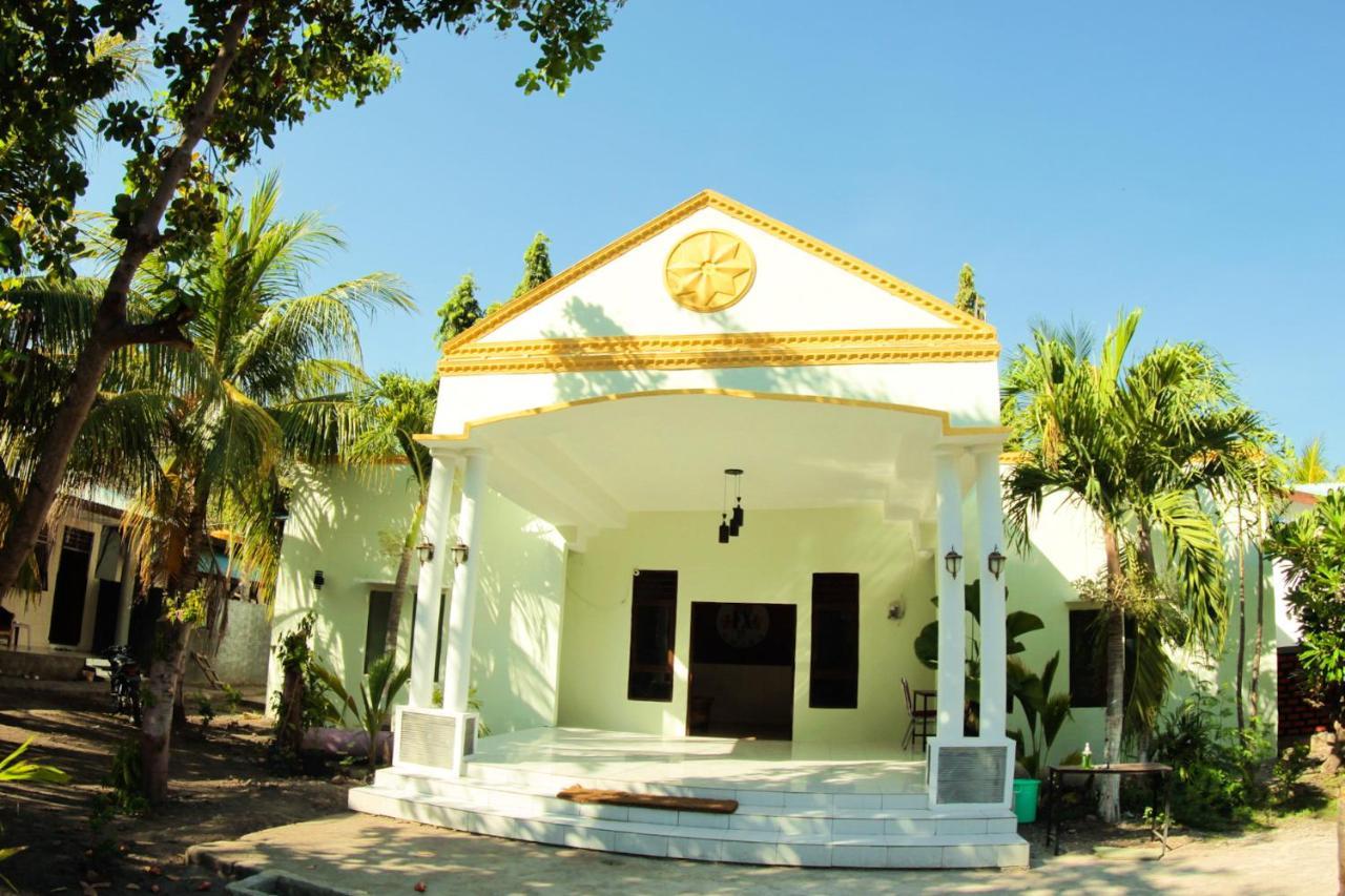 Fx72 Beach Resort Maumere Bagian luar foto