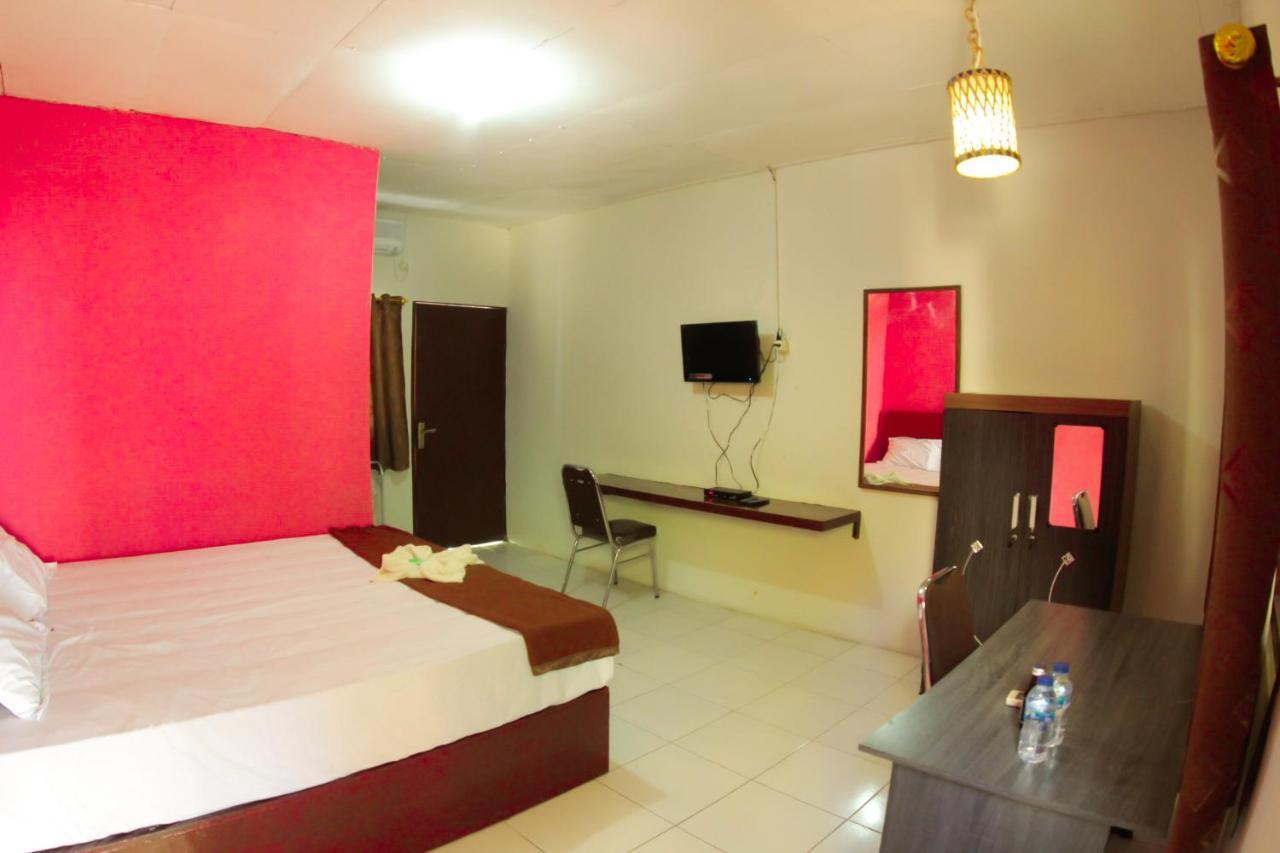 Fx72 Beach Resort Maumere Bagian luar foto