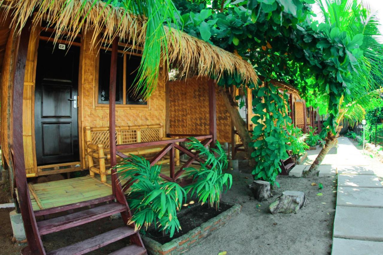 Fx72 Beach Resort Maumere Bagian luar foto