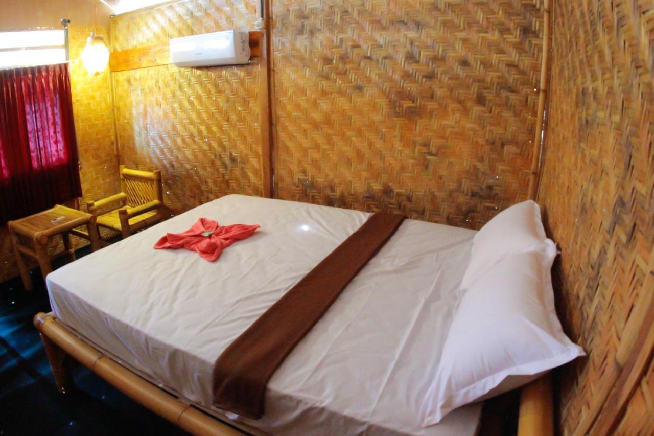 Fx72 Beach Resort Maumere Bagian luar foto