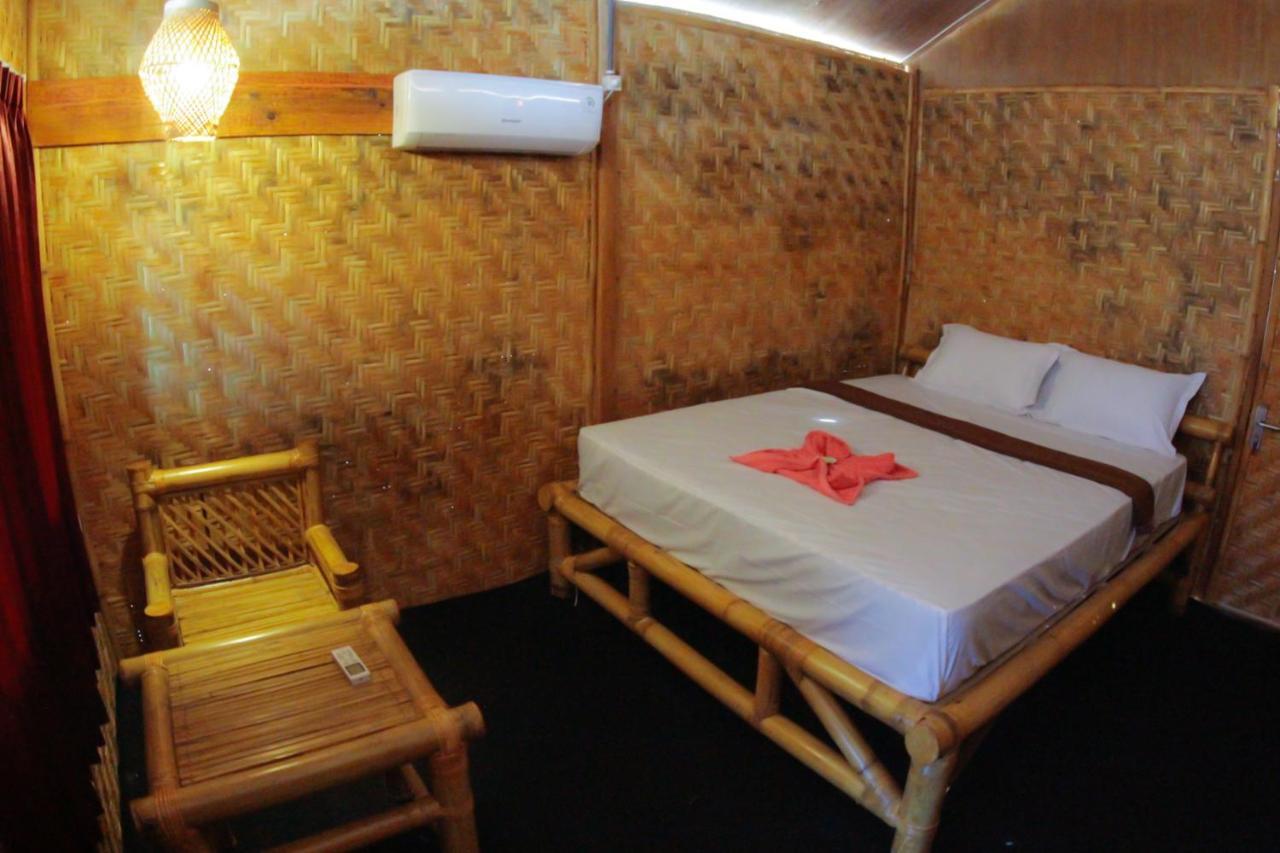 Fx72 Beach Resort Maumere Bagian luar foto