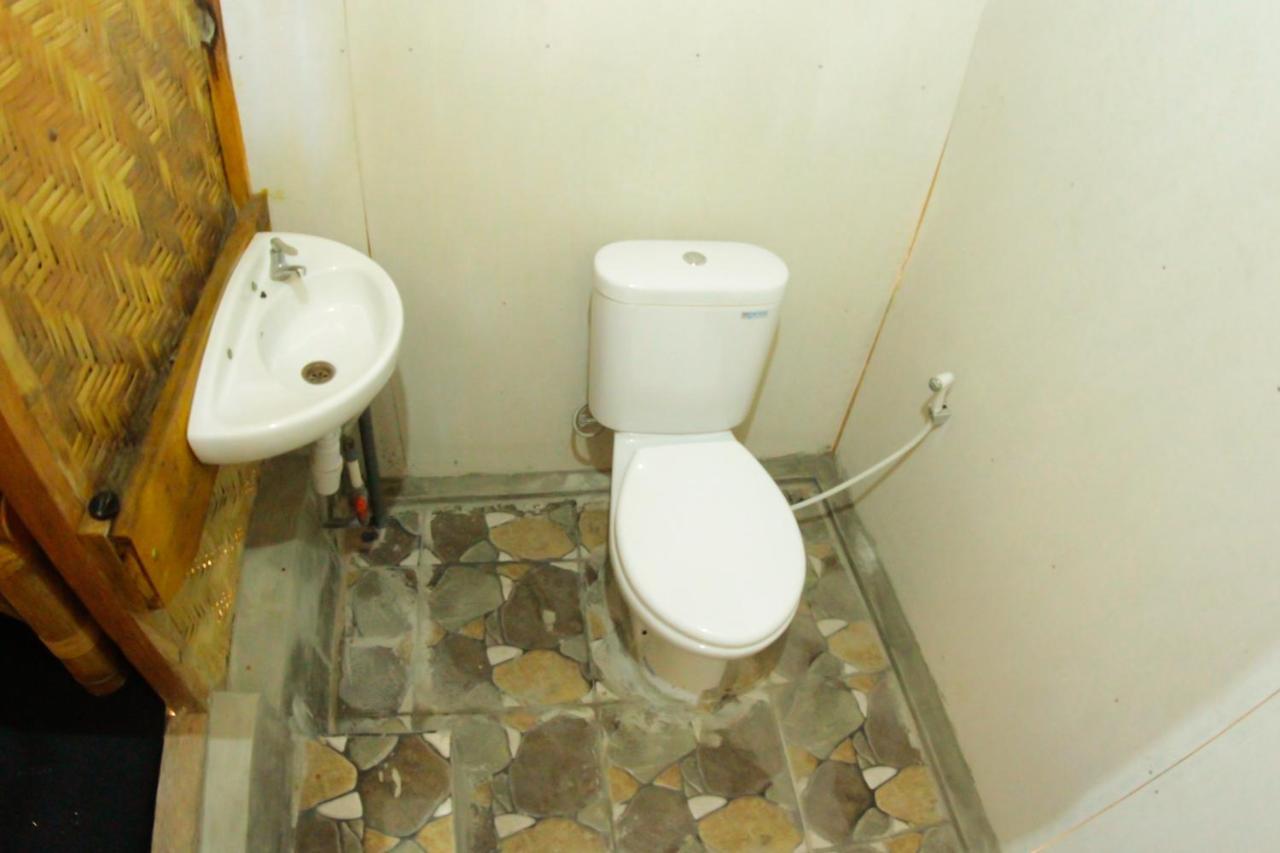 Fx72 Beach Resort Maumere Bagian luar foto