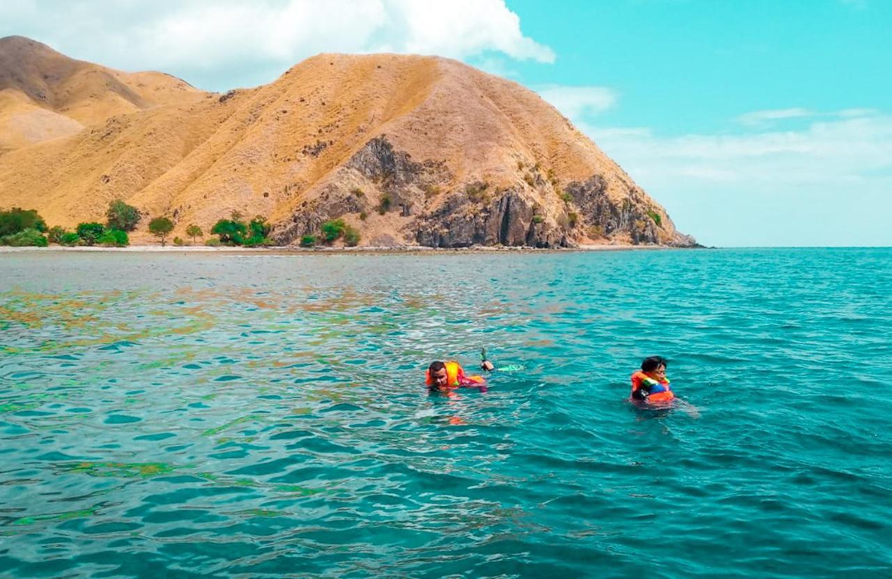 Fx72 Beach Resort Maumere Bagian luar foto