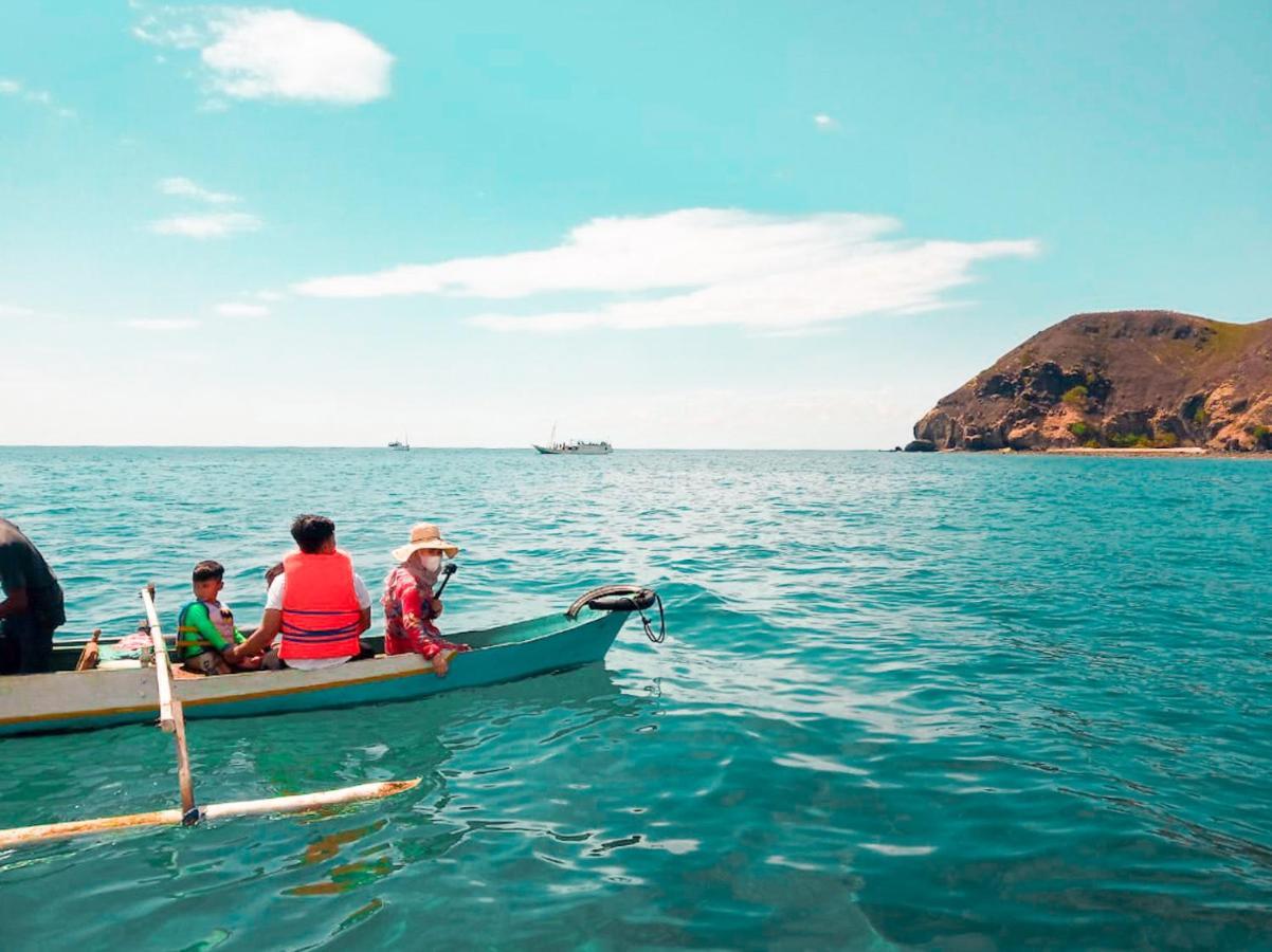 Fx72 Beach Resort Maumere Bagian luar foto