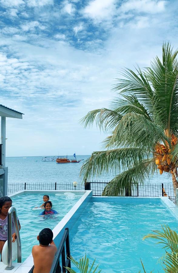 Fx72 Beach Resort Maumere Bagian luar foto
