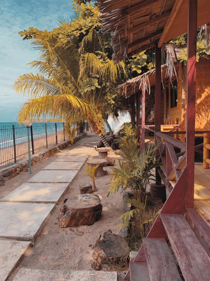 Fx72 Beach Resort Maumere Bagian luar foto